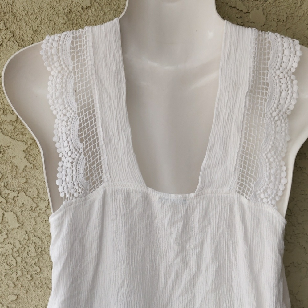 Kimchi blue white crochete sleeveless top - Picture 6 of 8